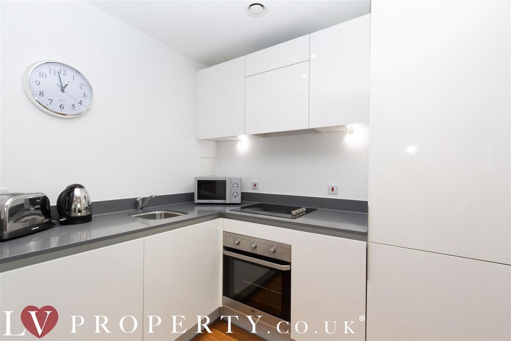 Property photo 3 of 8 N2.Jpg