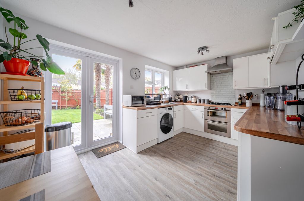 Property photo 2 of 25 1384751-26-692971...