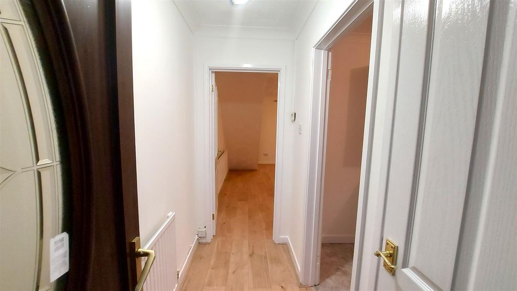 Property photo 2 of 13 Hallway