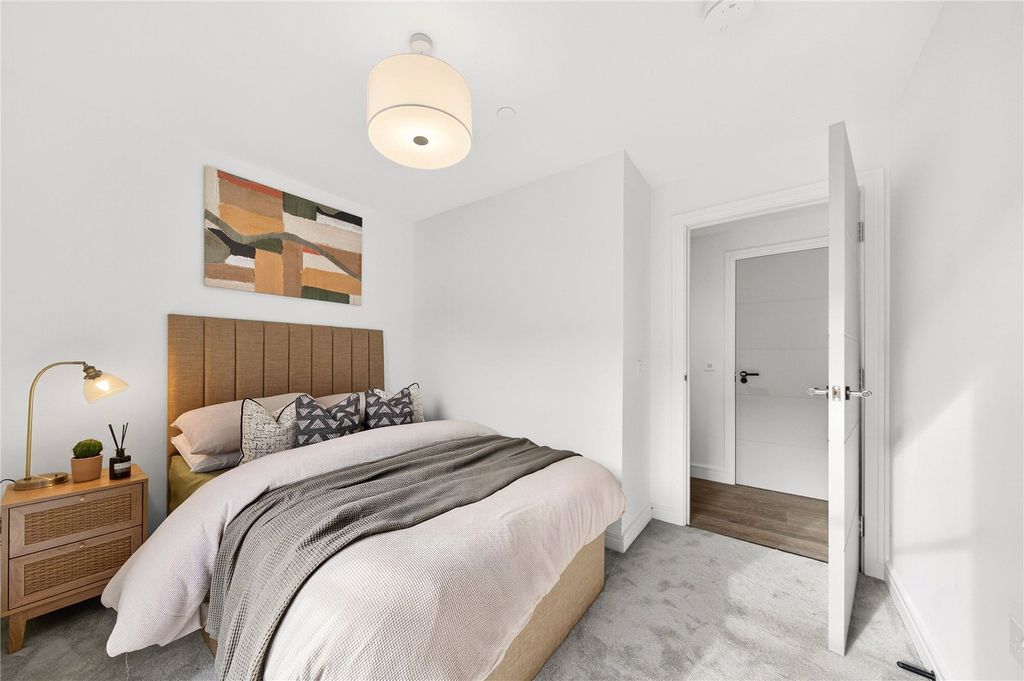 Property photo 1 of 9 Bedroom 2