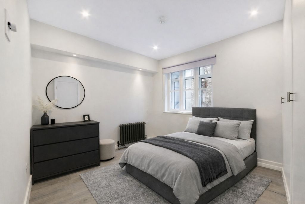 Property photo 2 of 14 965892