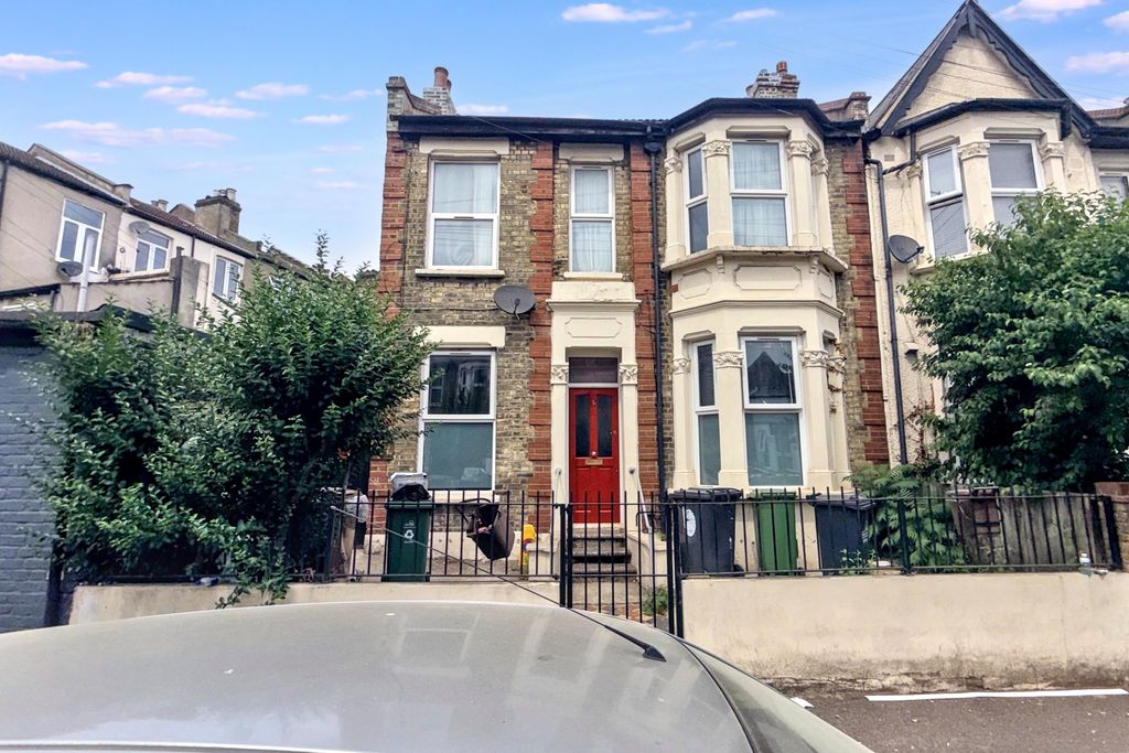 Property photo 1 of 12 First Floor Flat, 1 Frith Road, Leyton, London E11 4Ex