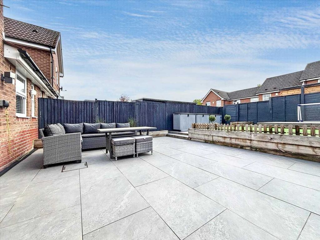 Property photo 2 of 32 Patio &amp; Garden