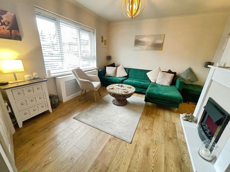 Property photo 2 of 15 Lounge