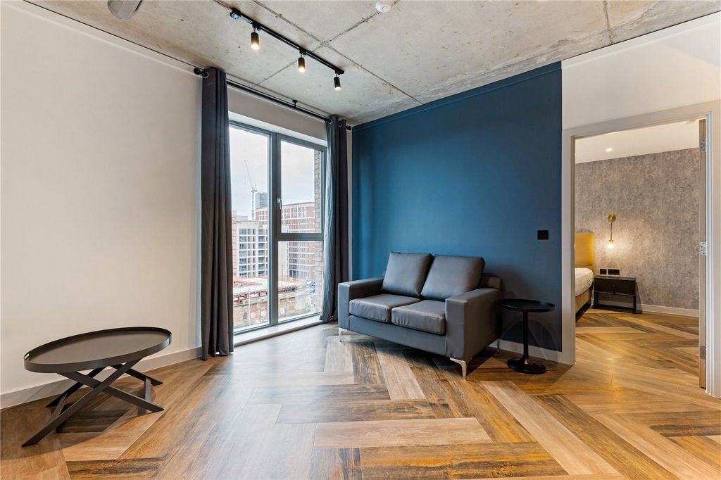 Property photo 3 of 12 Lounge