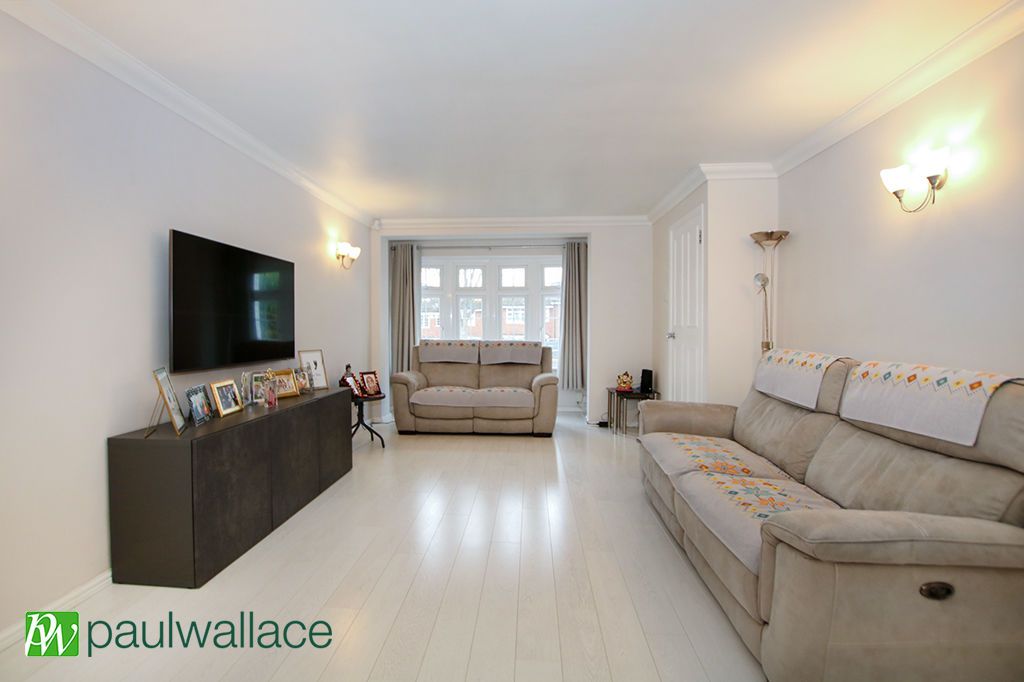 Property photo 2 of 24 Lounge