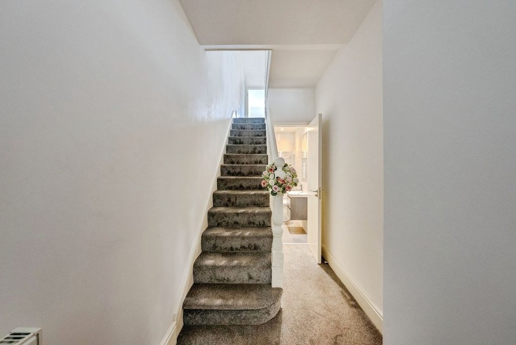 Property photo 3 of 11 Pbox-Img.Jpg