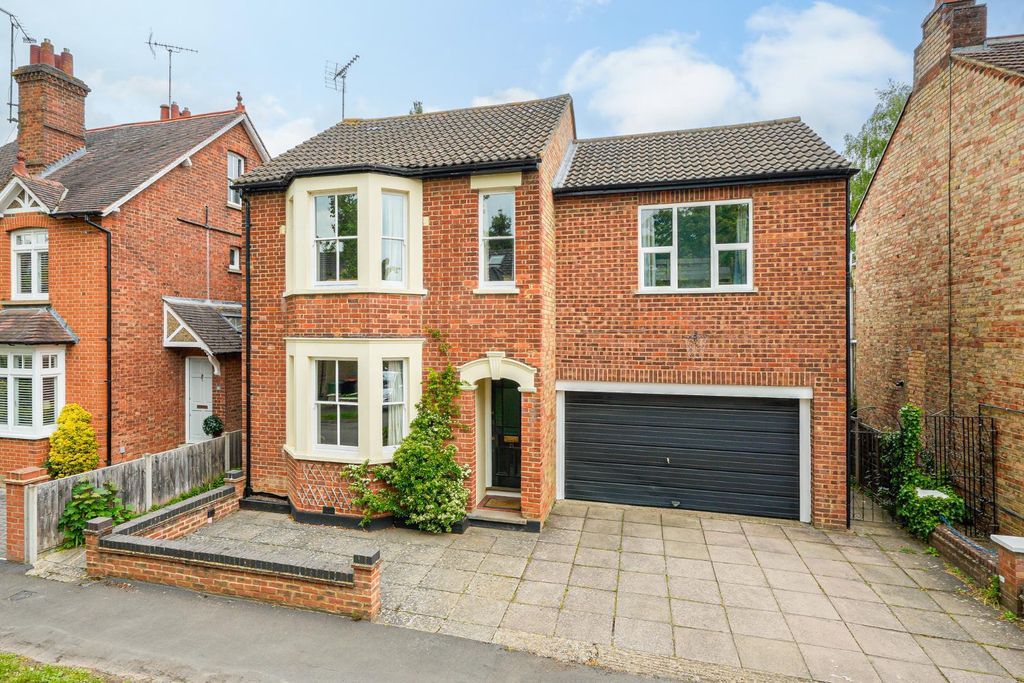 Property photo 1 of 32