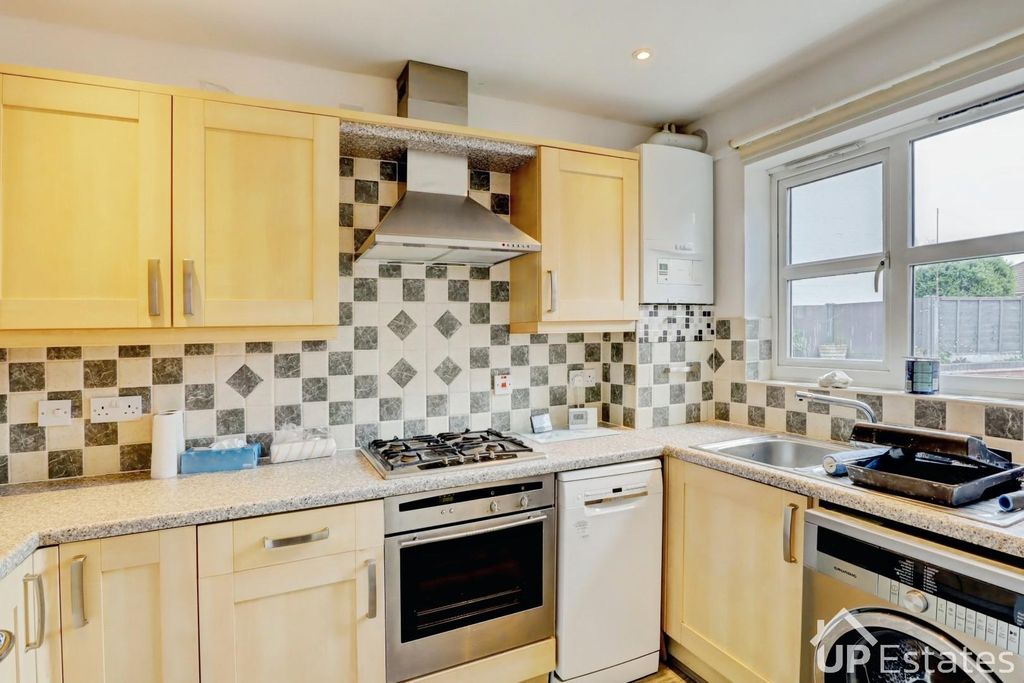 Property photo 3 of 12 Kitchen