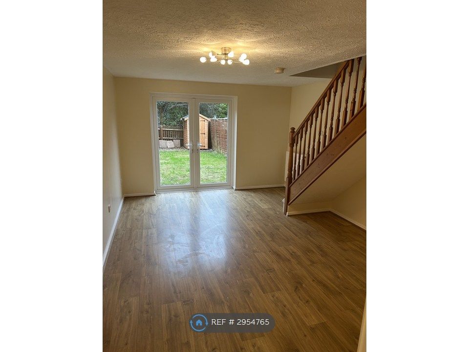 Property photo 3 of 10 Lounge