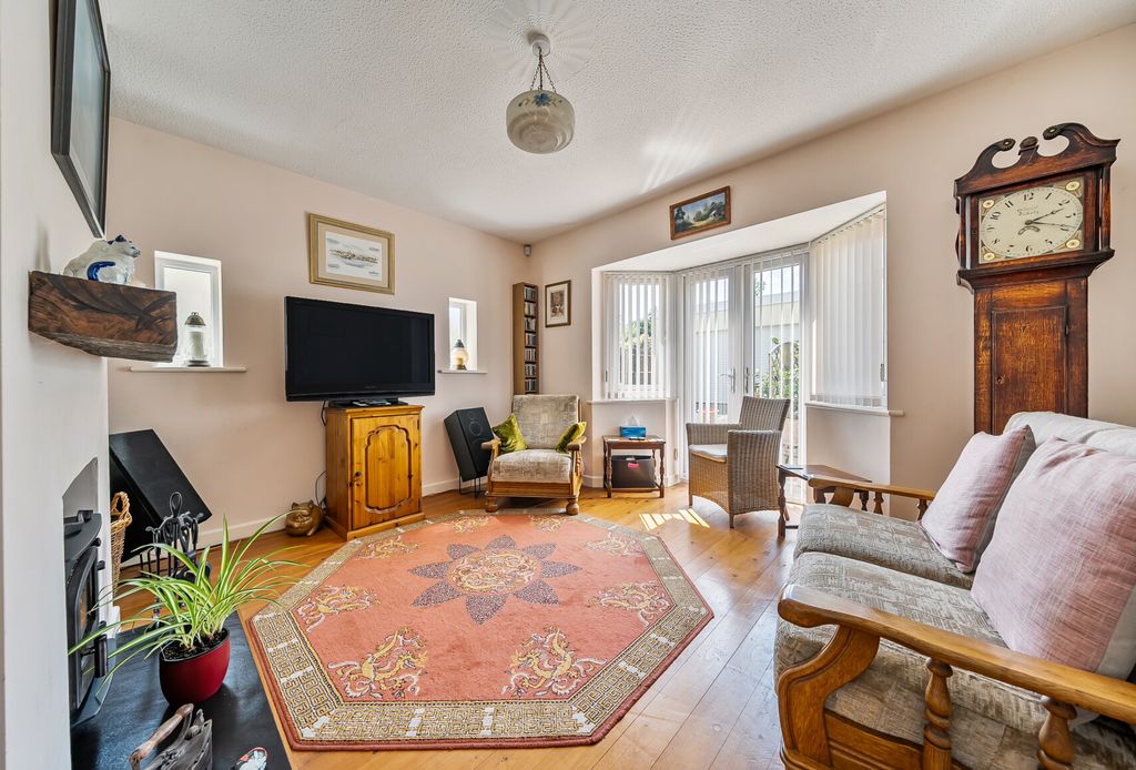 Property photo 1 of 23 Lounge/Diner/Family