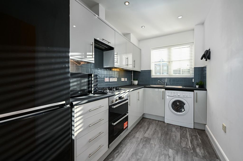 Property photo 2 of 9 Richards Field