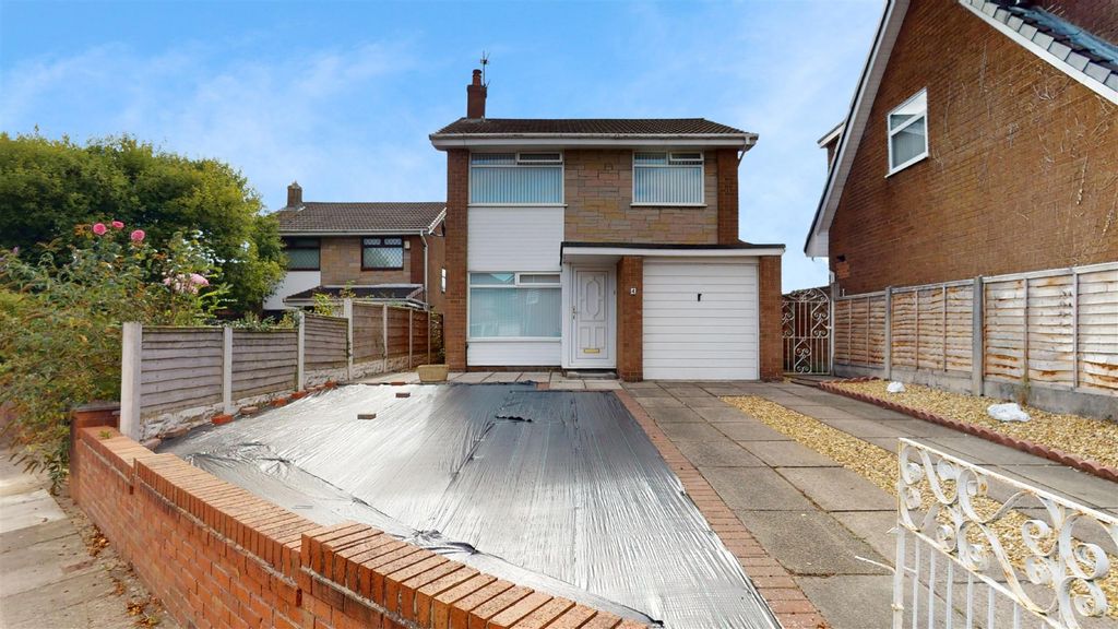 Property photo 1 of 22 Linford Grove For Sale
