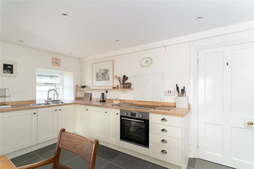Property photo 2 of 28 Picture No. 82