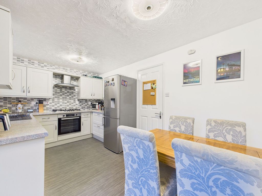 Property photo 3 of 12 Dining Kitchen