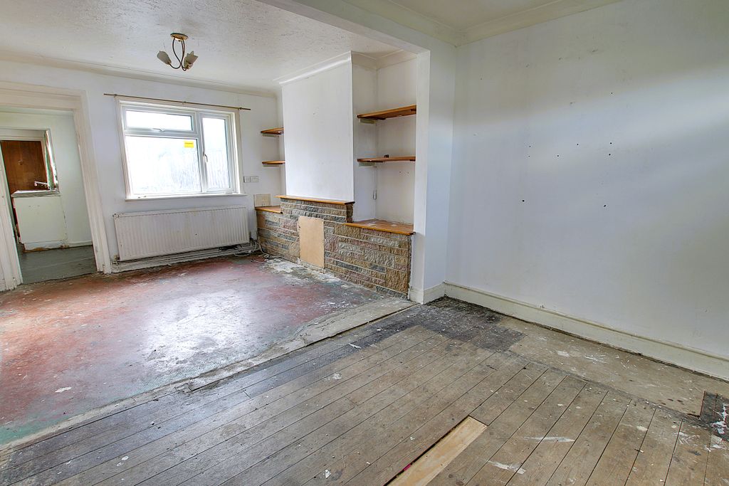 Property photo 3 of 8