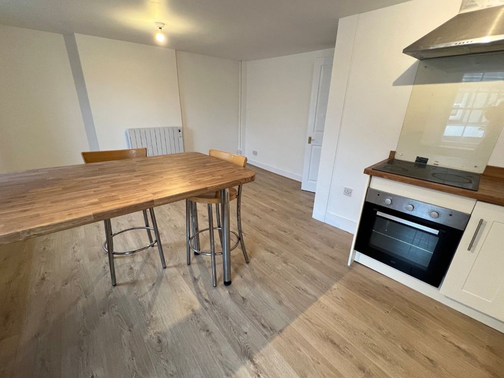 Property photo 2 of 8 Bampton Seddons
