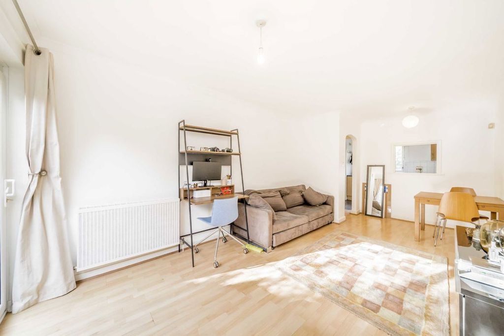 Property photo 2 of 6