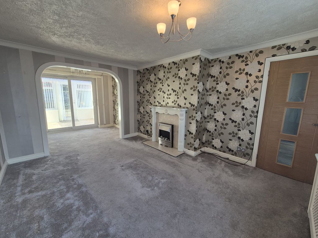 Property photo 2 of 10 Living Room