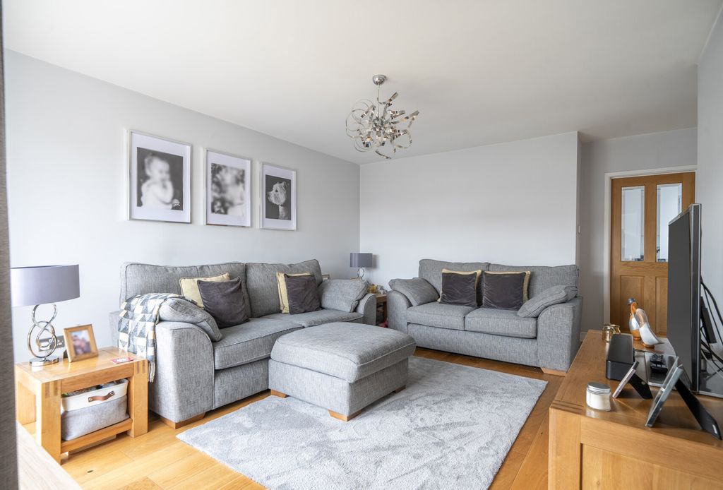 Property photo 3 of 24 1438417-9-69d7630...