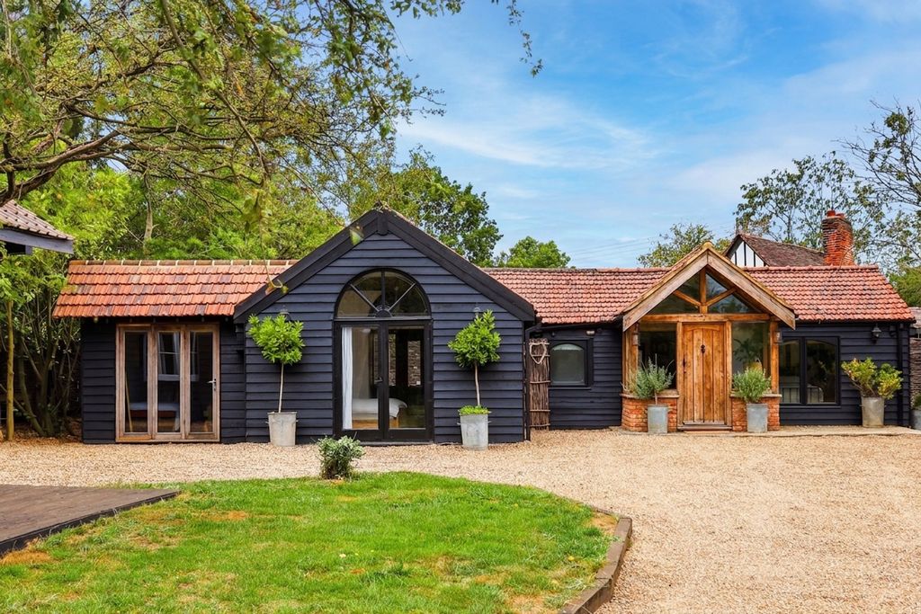 Property photo 1 of 18 Detached Bungalow