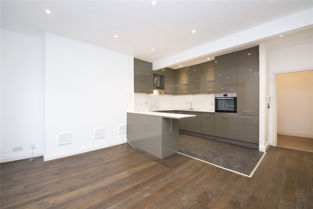 Property photo 2 of 7 Kitchen/Reception
