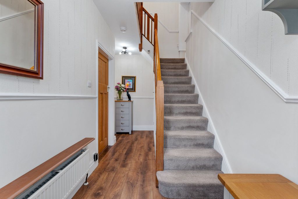 Property photo 2 of 32 Photograph 2