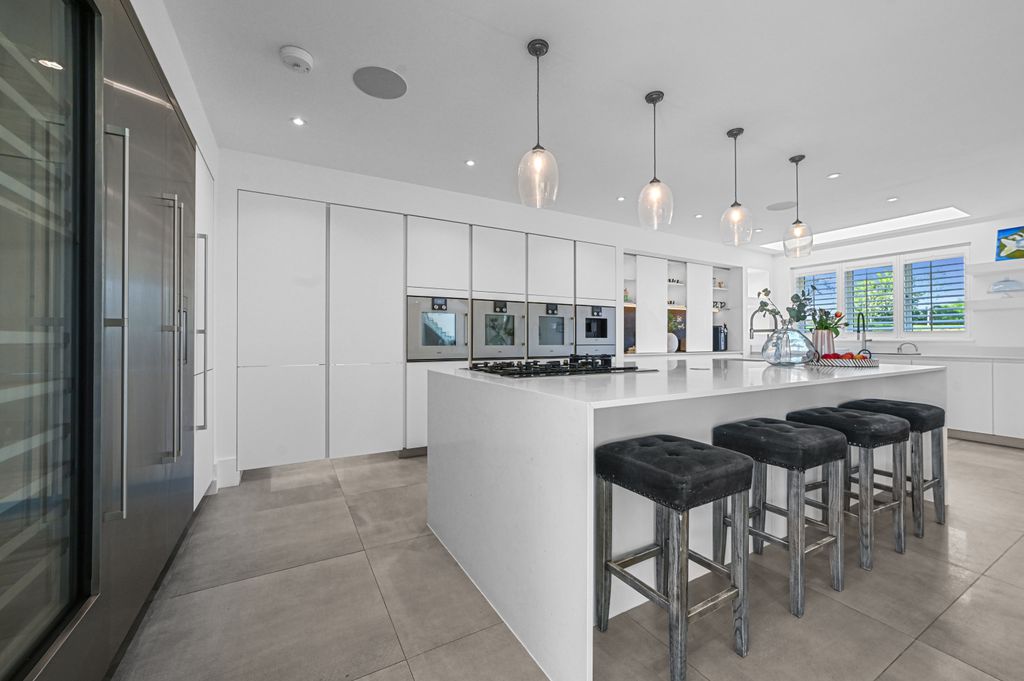 Property photo 3 of 42 Ht-Fc(Col)-Manorcroft-16