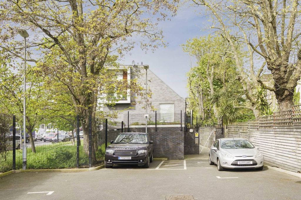 Property photo 1 of 8