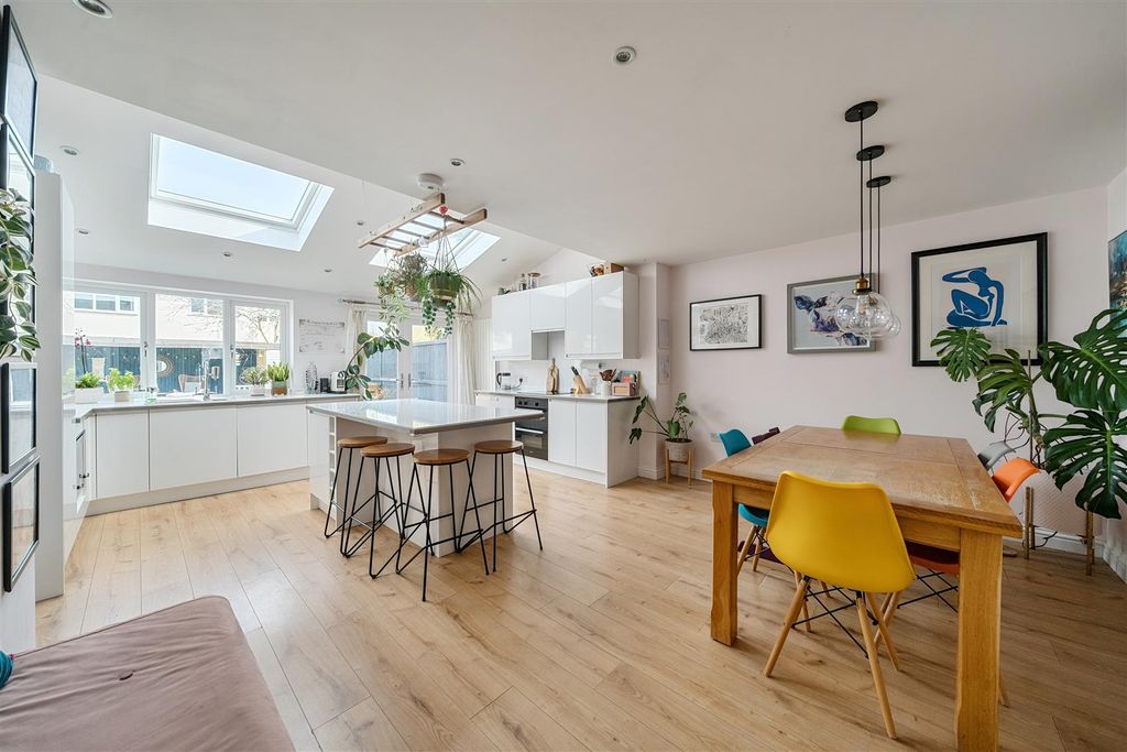 Property photo 2 of 17 1430198-5-69Bd573Eab187.Jpg