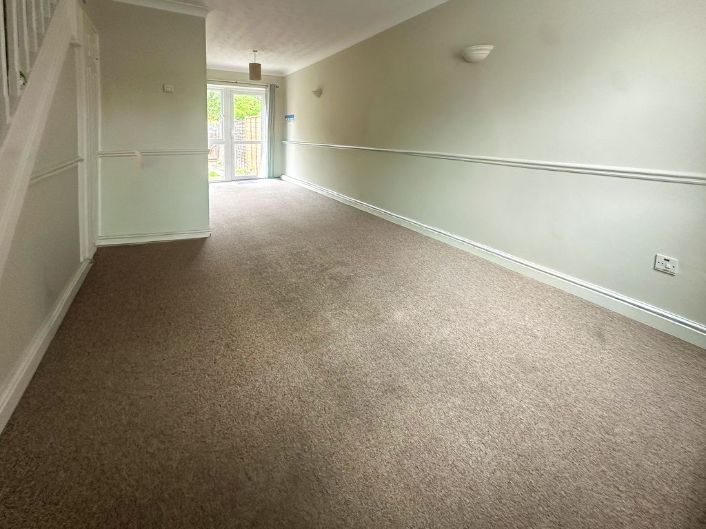 Property photo 3 of 14 Lounge