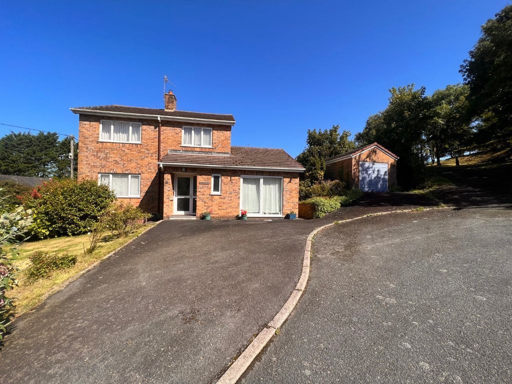 Property photo 1 of 42