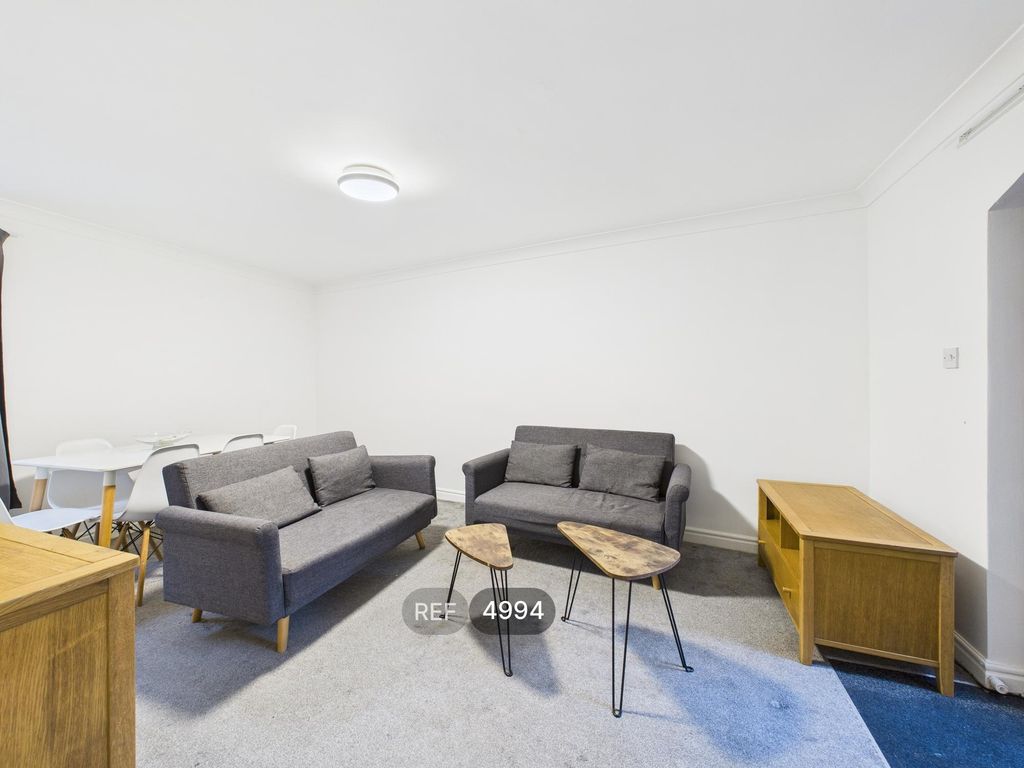 Property photo 3 of 9 Living Room