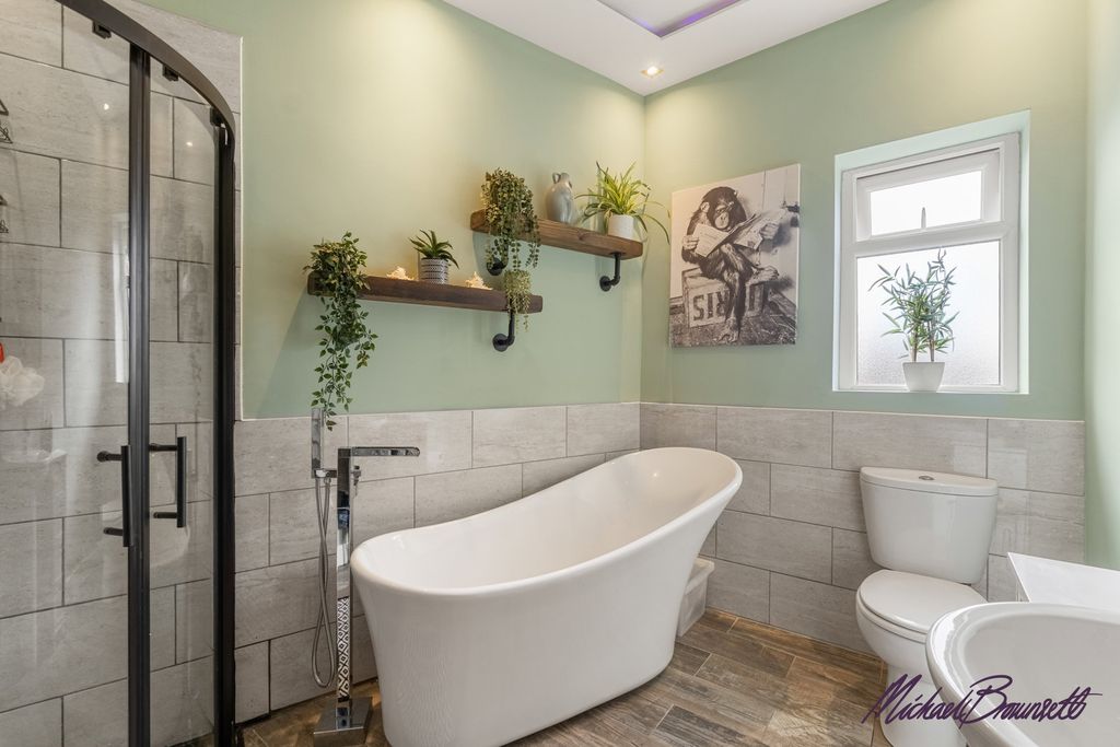 Property photo 2 of 23