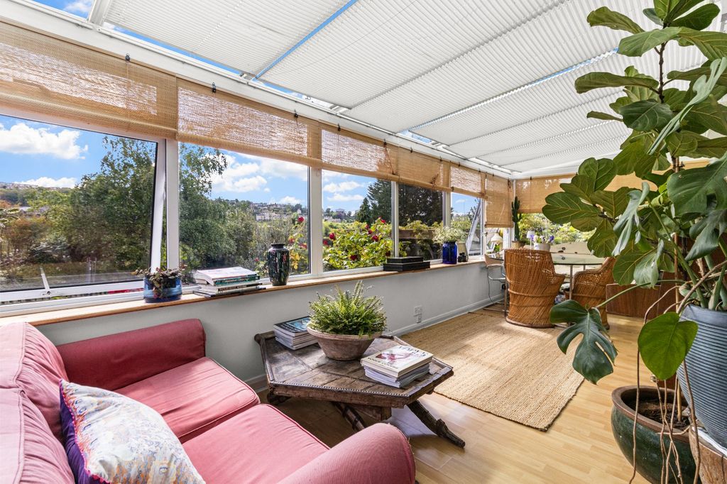 Property photo 2 of 25 Conservatory