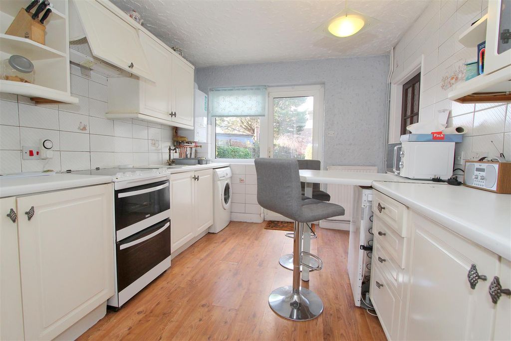 Property photo 3 of 19 Kit.Jpg