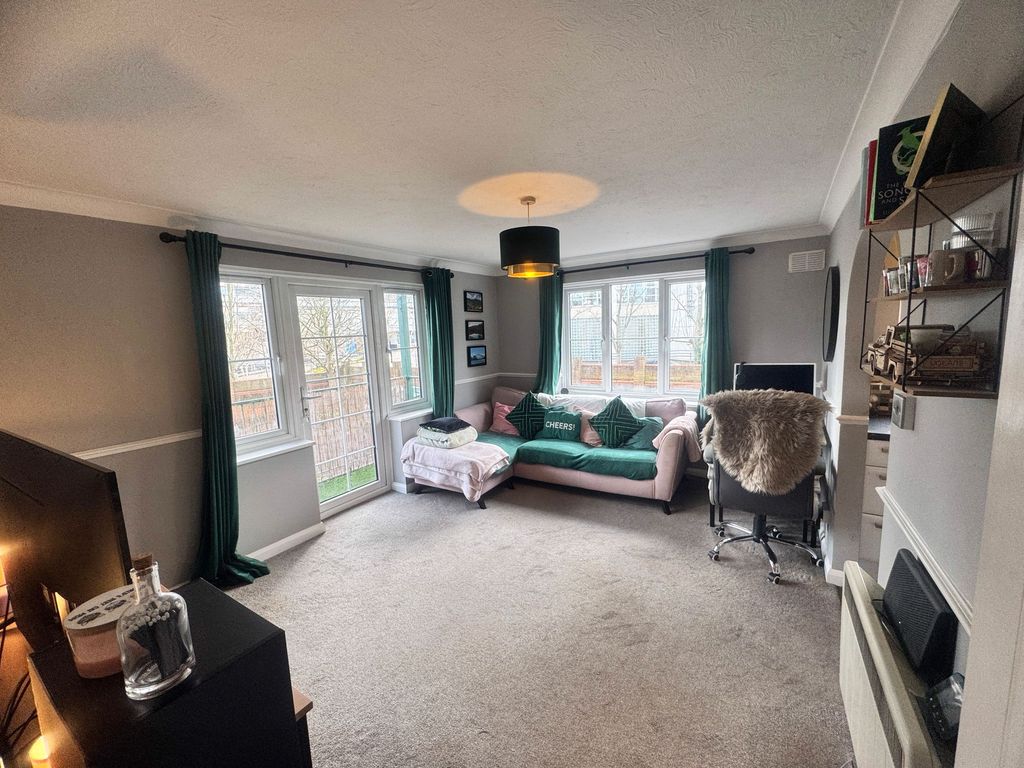 Property photo 2 of 9 Photo 9