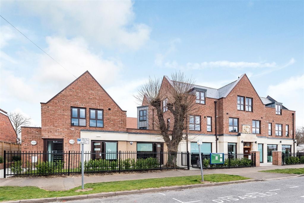 Property photo 2 of 7 8460017-Exterior05.Jpg