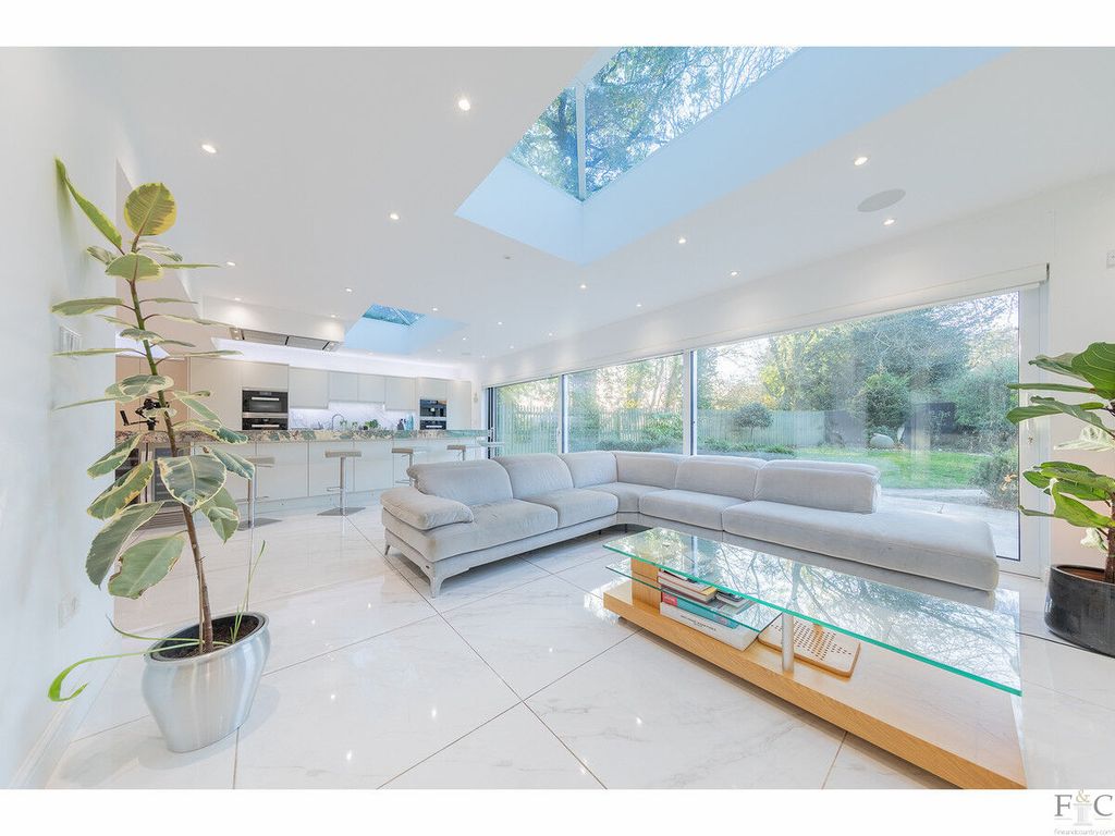 Property photo 2 of 27