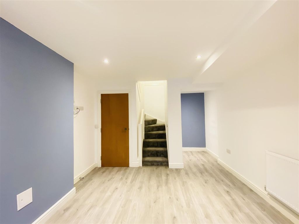 Property photo 2 of 8 Living Space