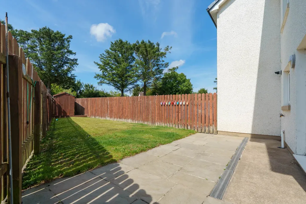 Property photo 2 of 21