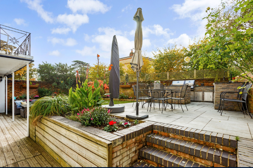 Property photo 1 of 18