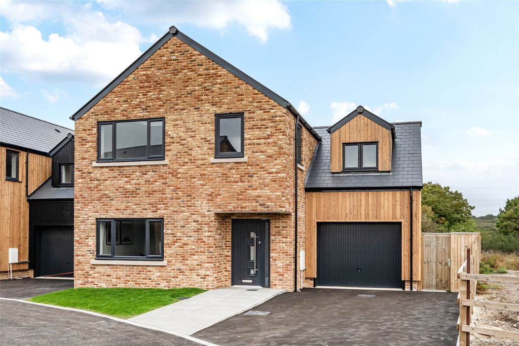 Property photo 2 of 18 Plot 8