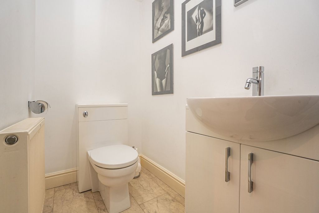 Additional image 11 of 3 bed penthouse for salePenthouse, Kings Court NG1