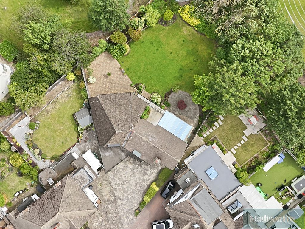 Property photo 2 of 35 Picture No. 10