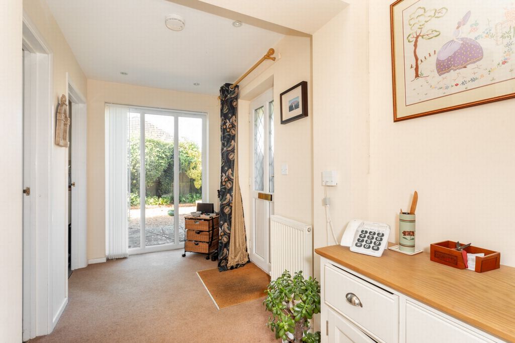 Property photo 3 of 27 Entrance Hall