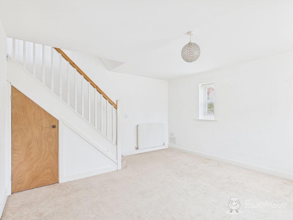 Property photo 3 of 10 Living Room