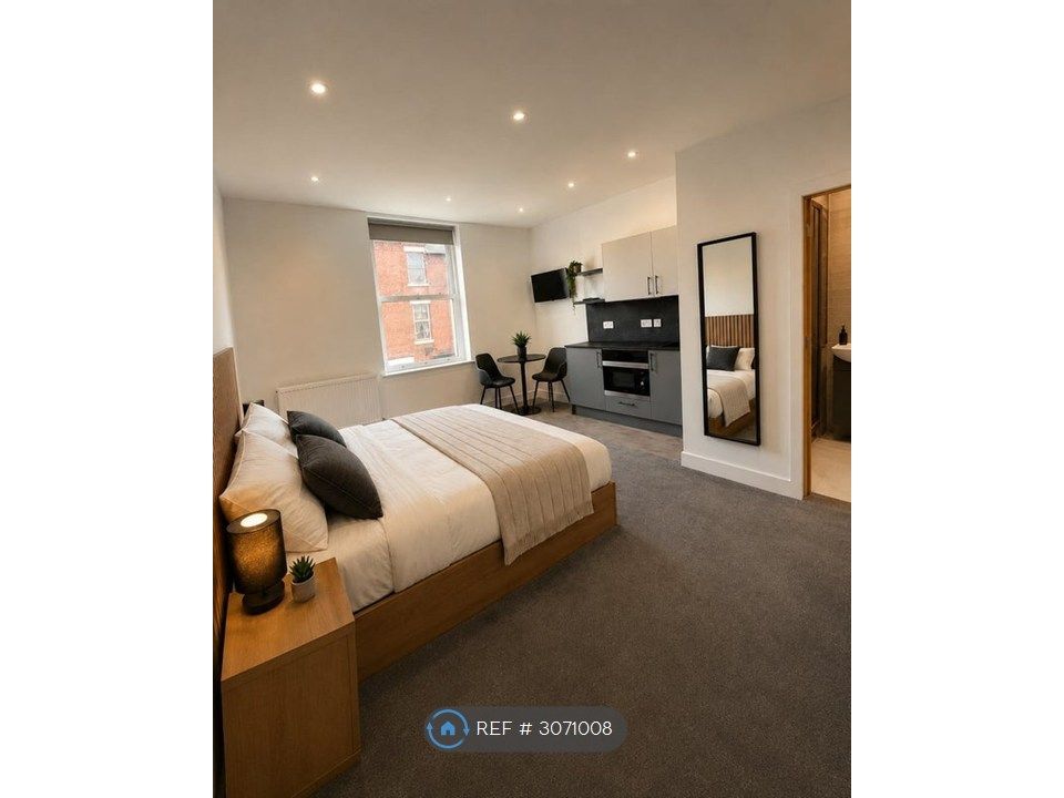 Property photo 1 of 7 Room 2