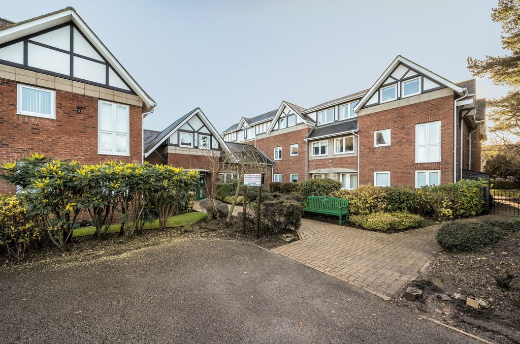 Property photo 1 of 12 1386019-11-692Ebe...