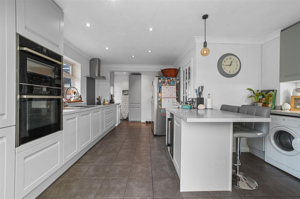 Property photo 2 of 18 Kitchen